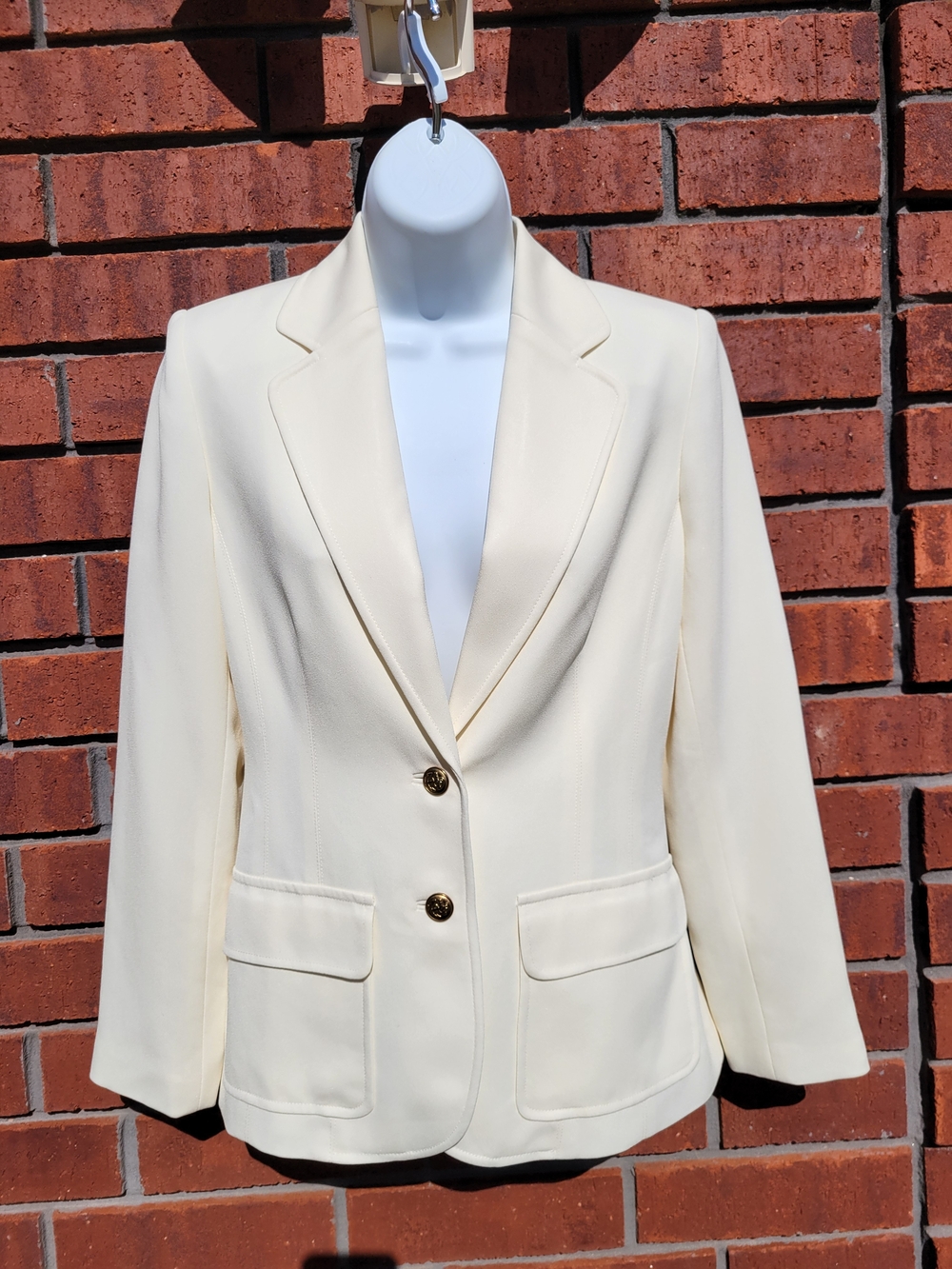 Bloomingdale's Cream Single-Breasted Blazer with Gold Buttons Size 2p
